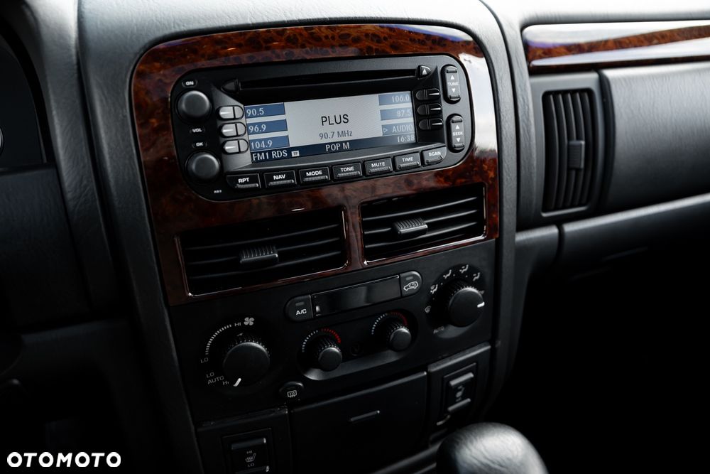 Jeep Grand Cherokee 4.7 Overland - 32