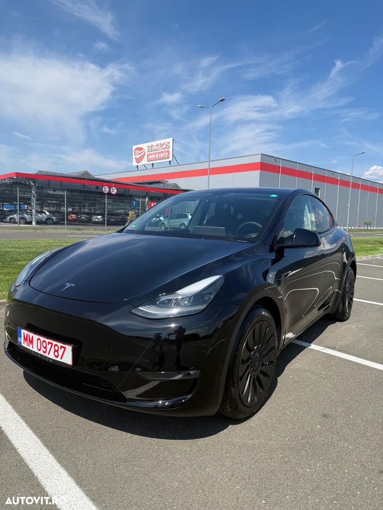 Tesla Model Y Long Range Dual Motor AWD - 5