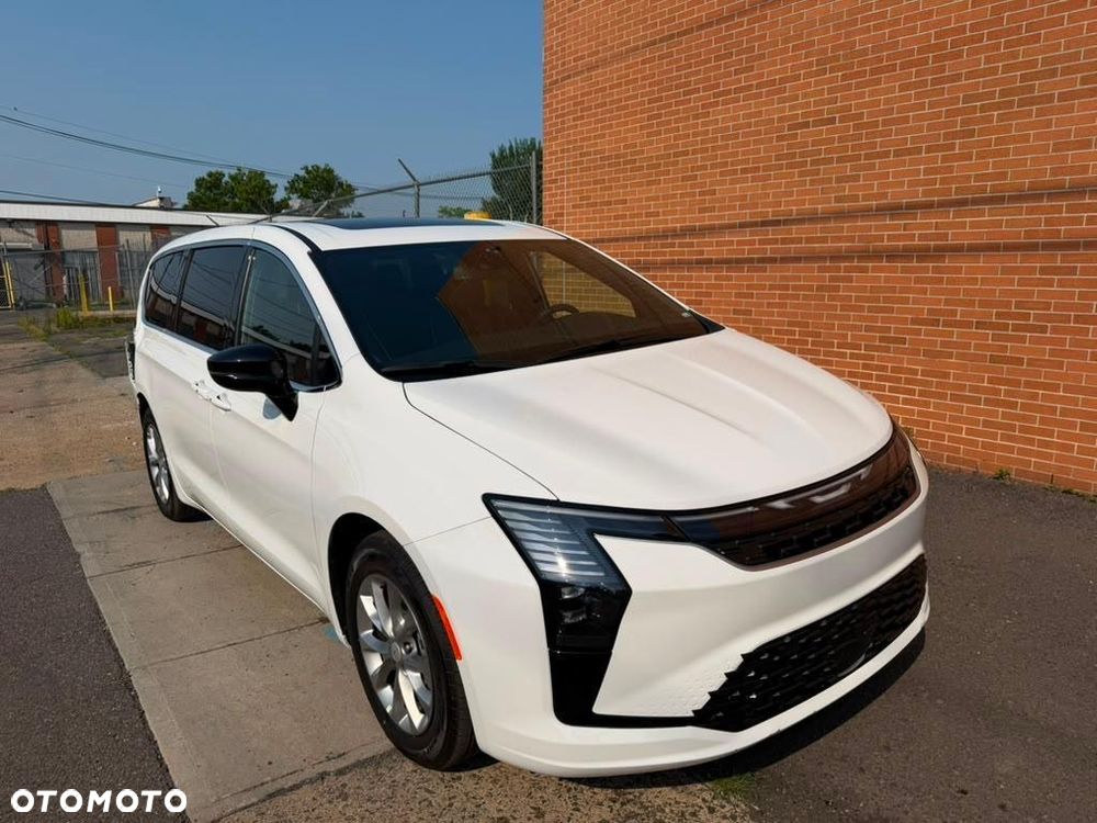 Chrysler Pacifica - 1