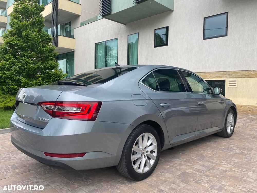 Skoda Superb 2.0 TDI DSG Sportline - 4