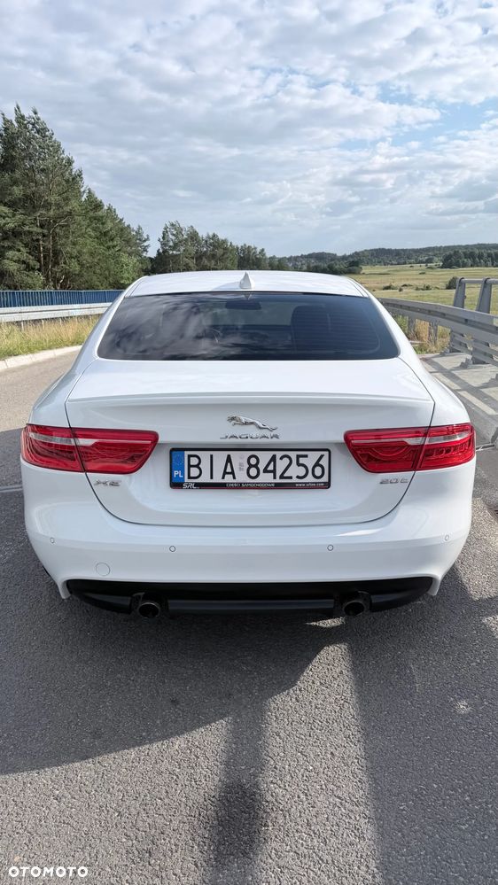Jaguar XE 2.0 T R-Sport - 6