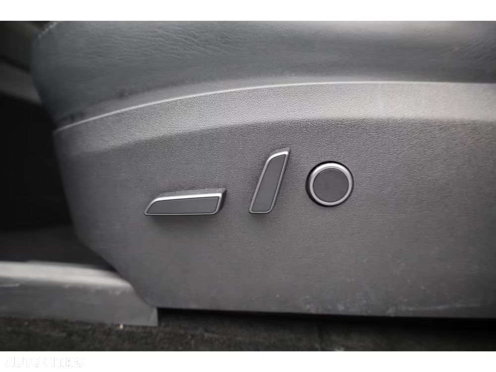 Tesla Model Y AWD Performance - 12