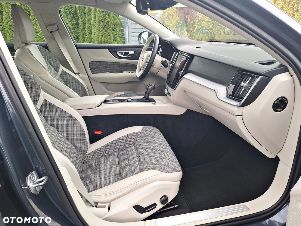 Volvo V60 D3 Momentum Core - 28