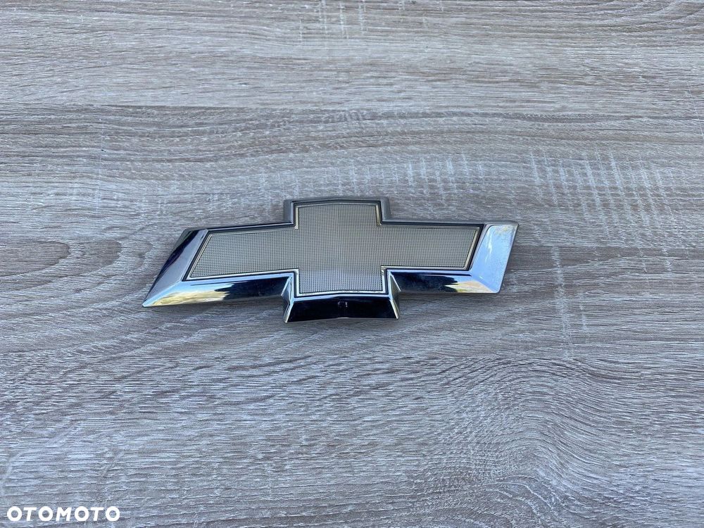 ZNACZEK LOGO CHEVROLET SPARK M300 95122572 - 1