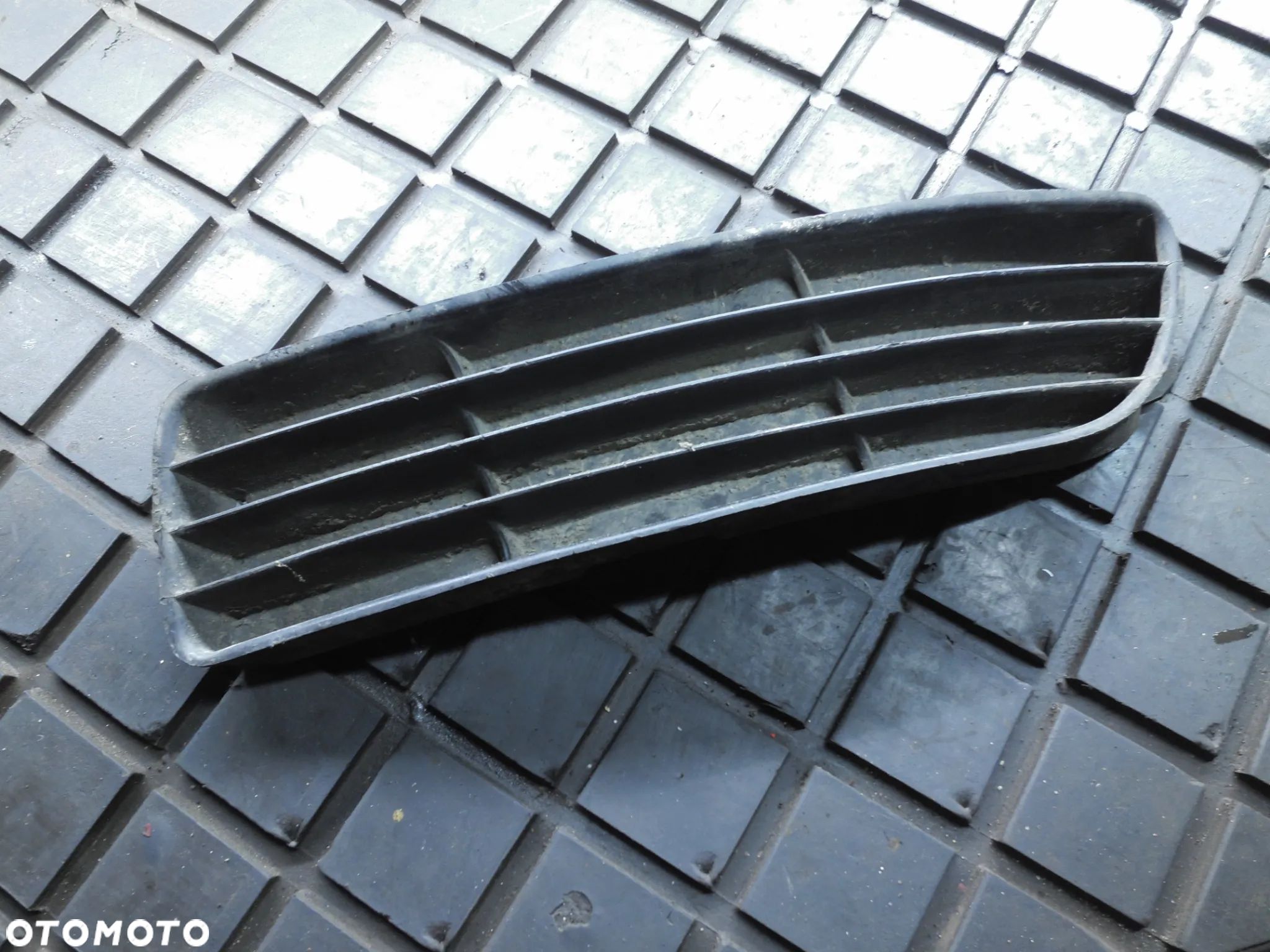 KRATKA ZDERZAKA LEWY PRZÓD AUDI A4 B5 8D0807345B - 1