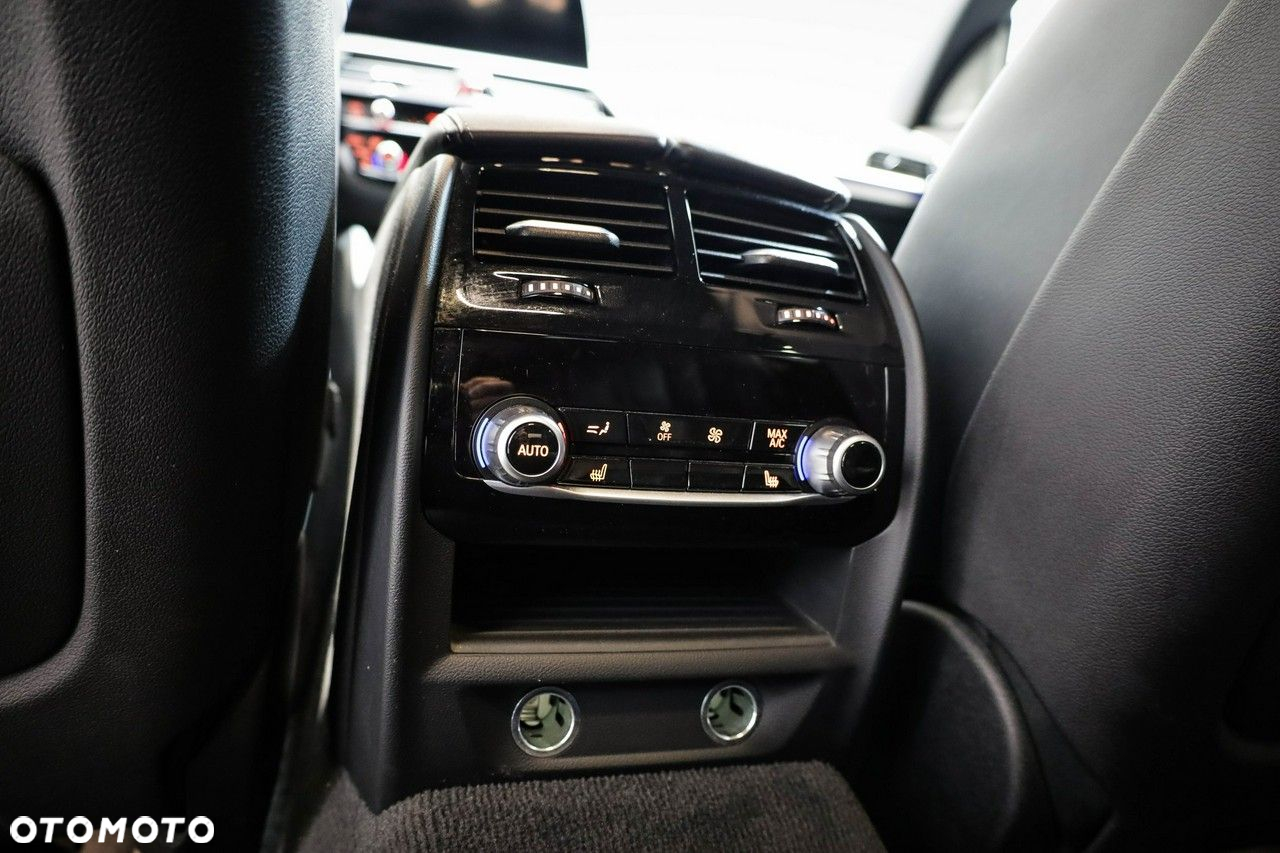 BMW 6GT - 28