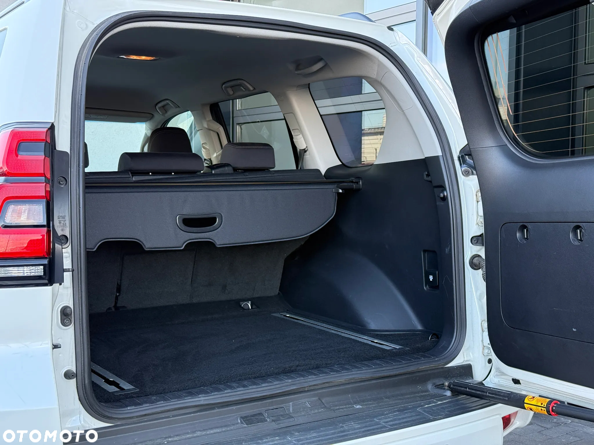 Toyota Land Cruiser LC 2.8 D-4D Prestige - 32