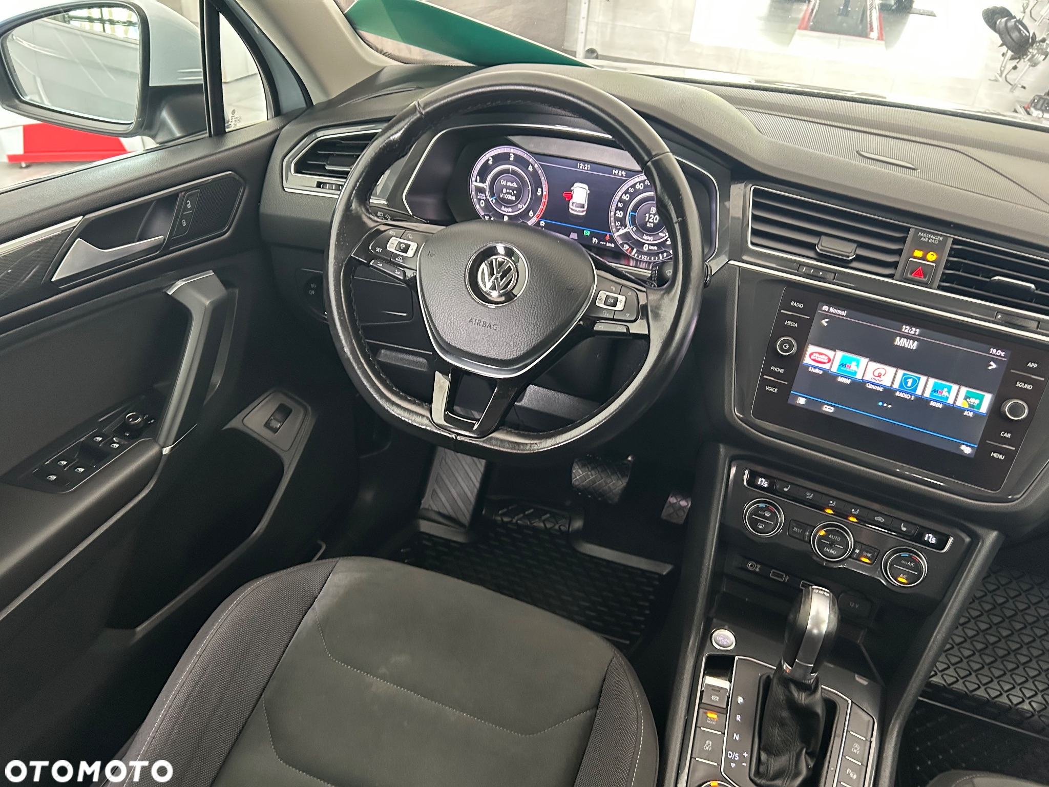 Volkswagen Tiguan 2.0 TDI 4Mot R-Line Plus DSG - 25