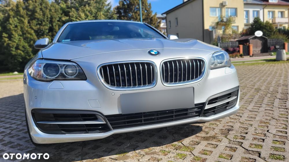 BMW Seria 5 525d xDrive - 13