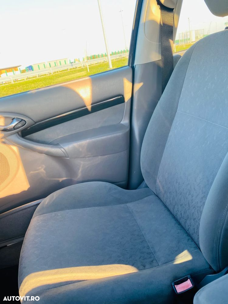 Ford Focus 1.6 16V Ghia - 17