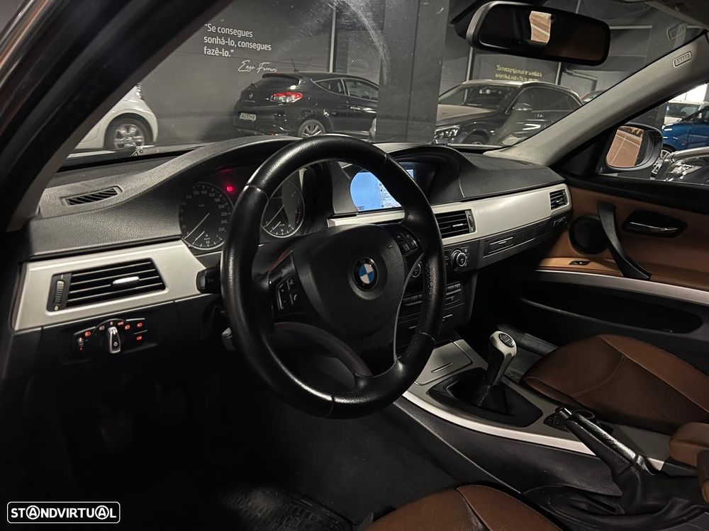 BMW 320 d Touring Navigation Sport - 8