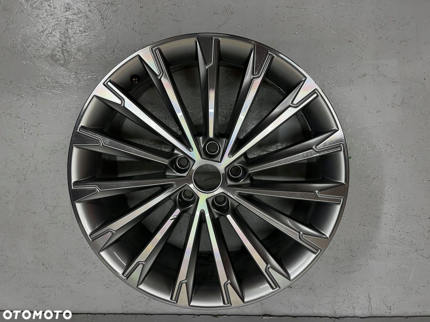 Skoda Octavia IV 4 2019 - 5E3601025 FELGA 7.5" x 19" 5x112 ET 48 - 1