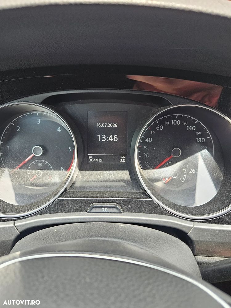 Volkswagen Touran - 4