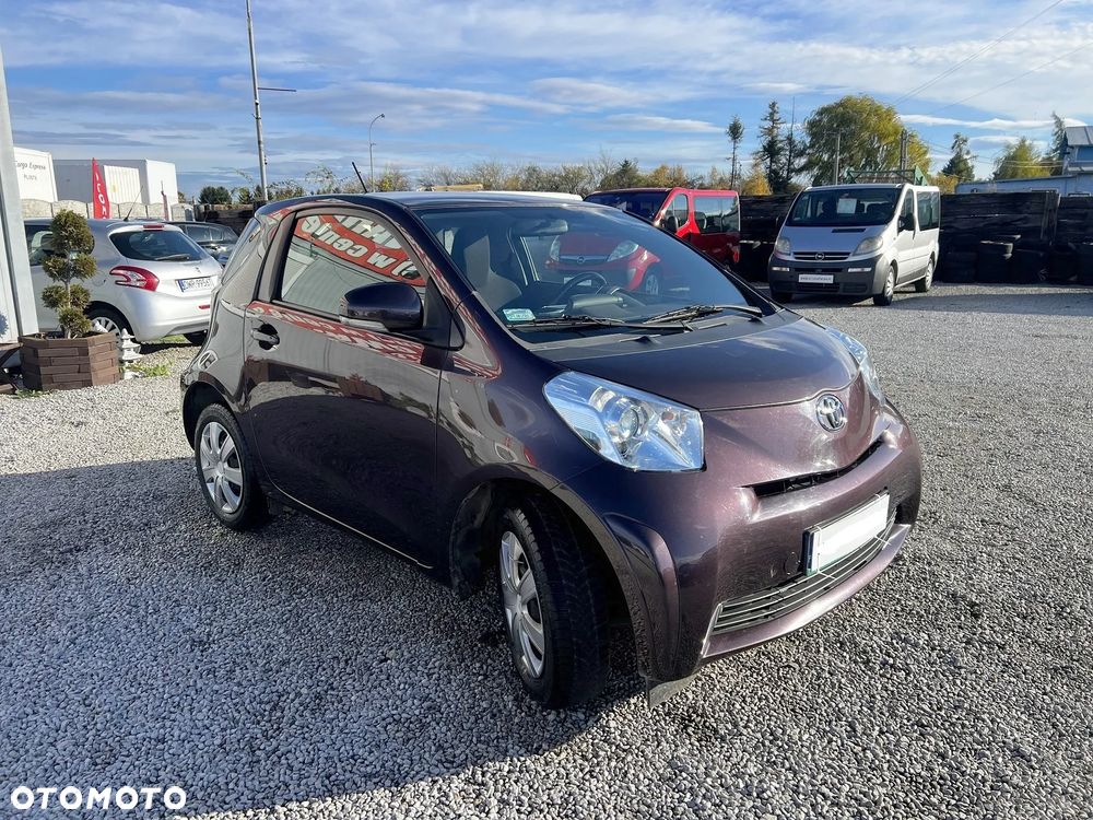 Toyota iQ - 8