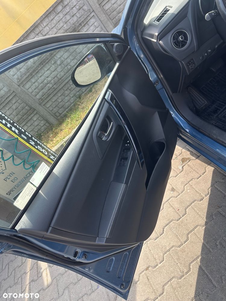 Toyota Auris ver-1-8-hsd-prestige - 4