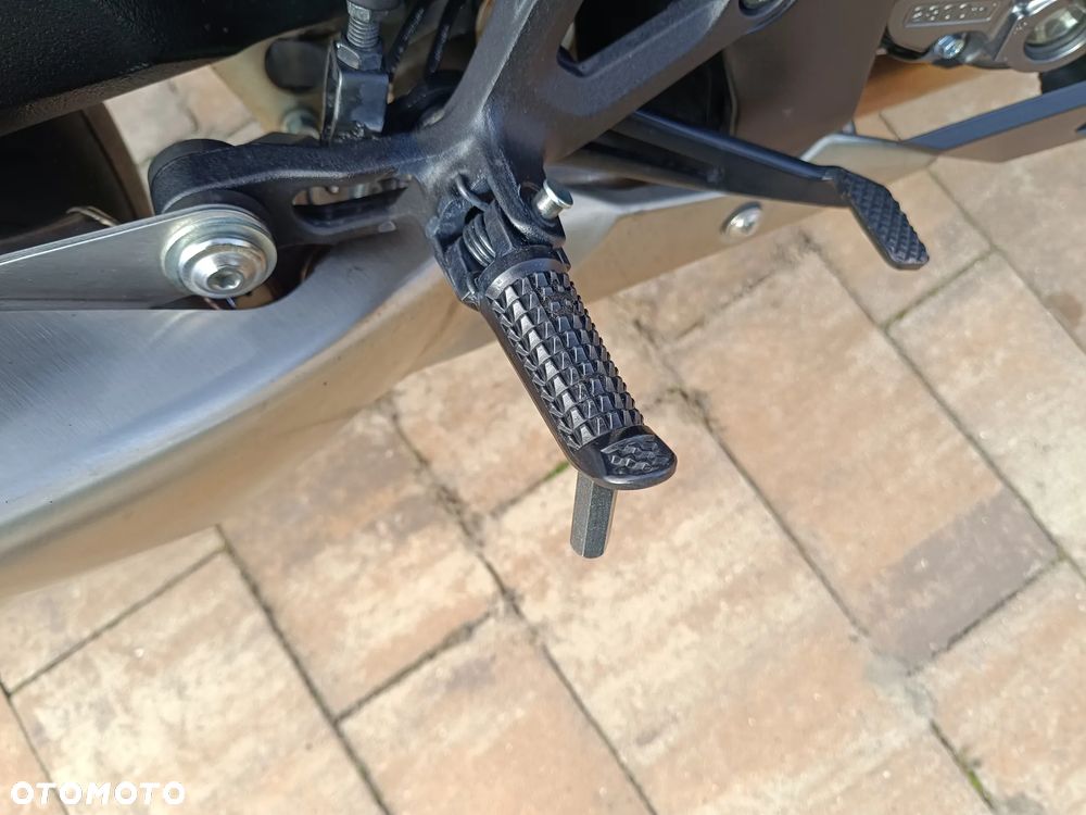 Suzuki GSX 1000 - 16