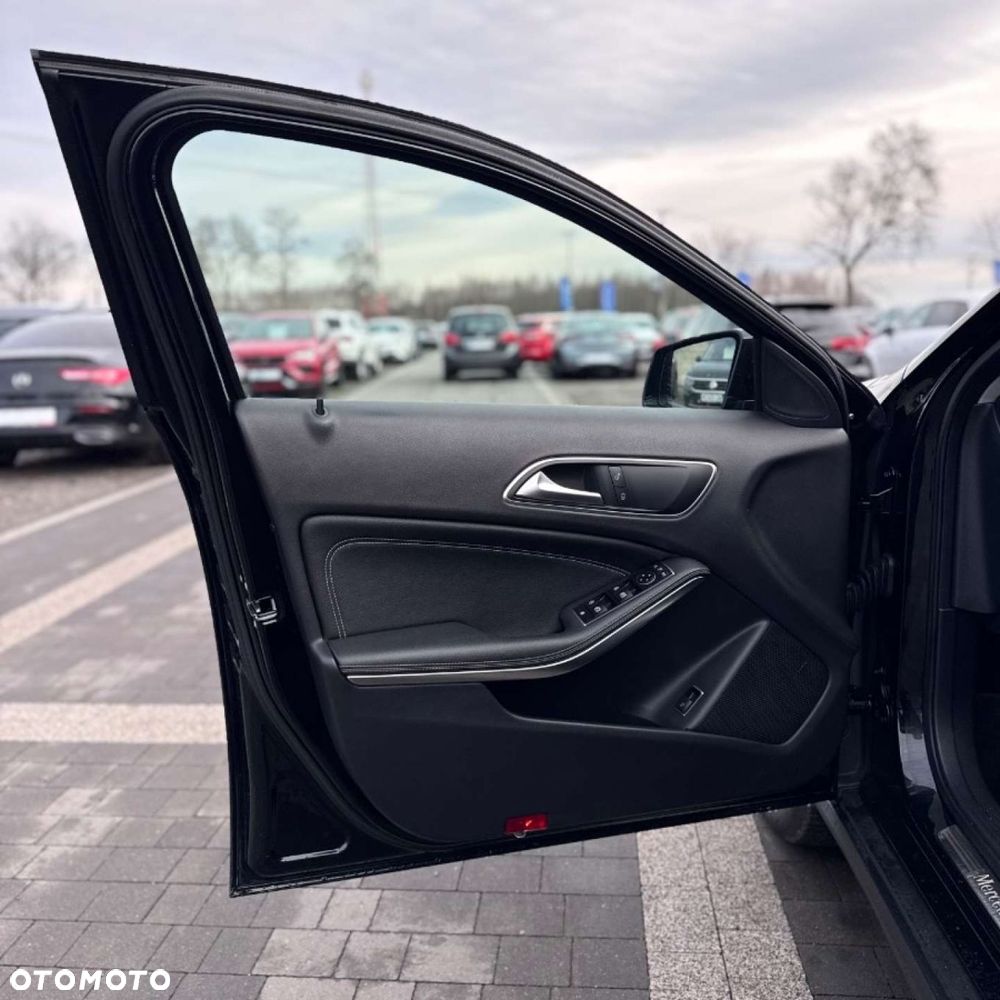 Mercedes-Benz GLA - 14