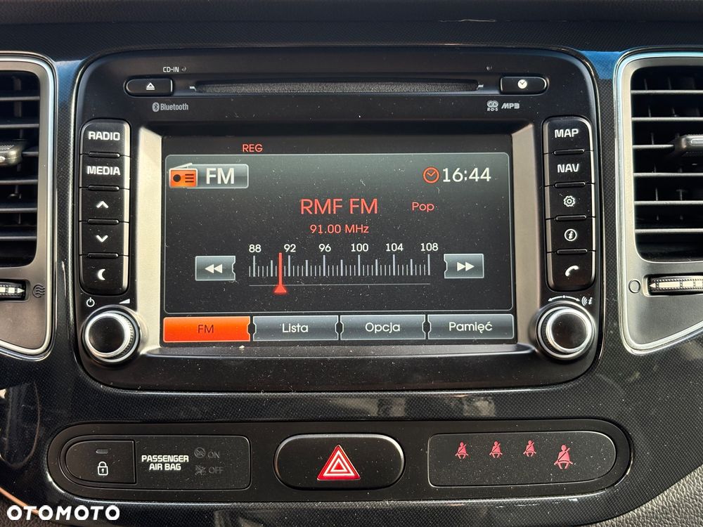 Kia Carens - 26