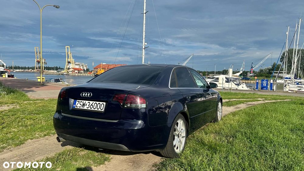 Audi A4 Limousine - 8