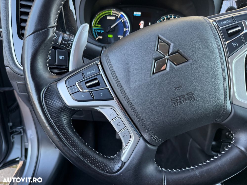 Mitsubishi Outlander - 32