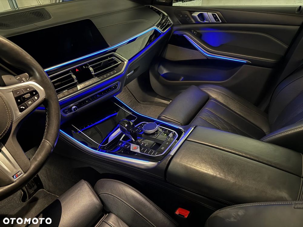 BMW X5 M M50d - 11