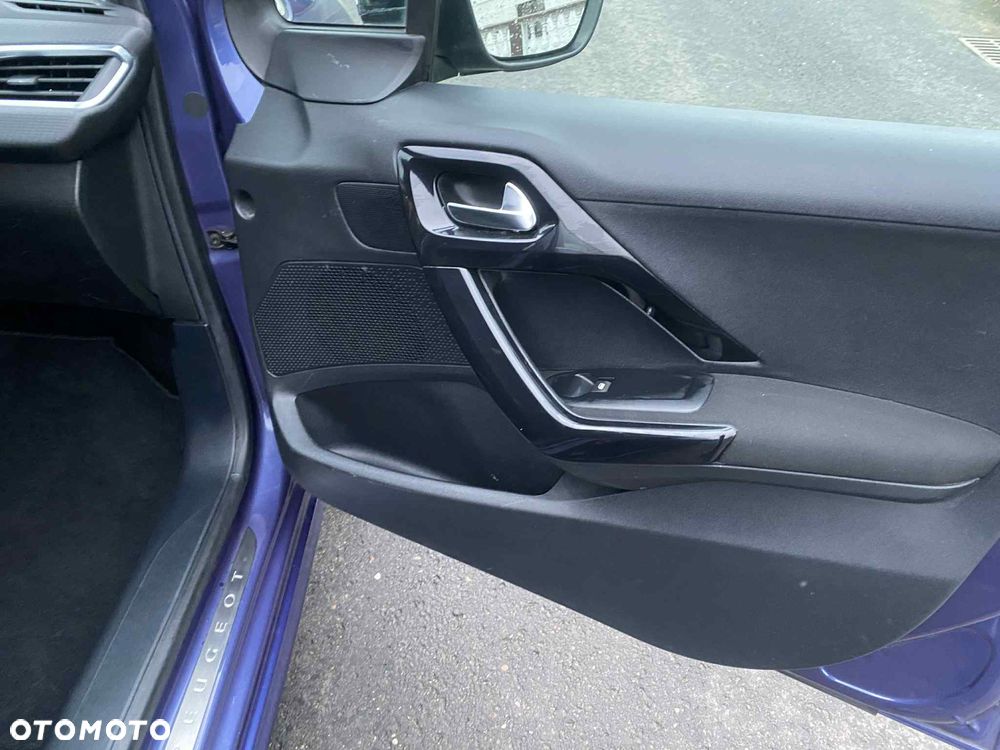 Peugeot 208 PureTech 82 Allure - 19