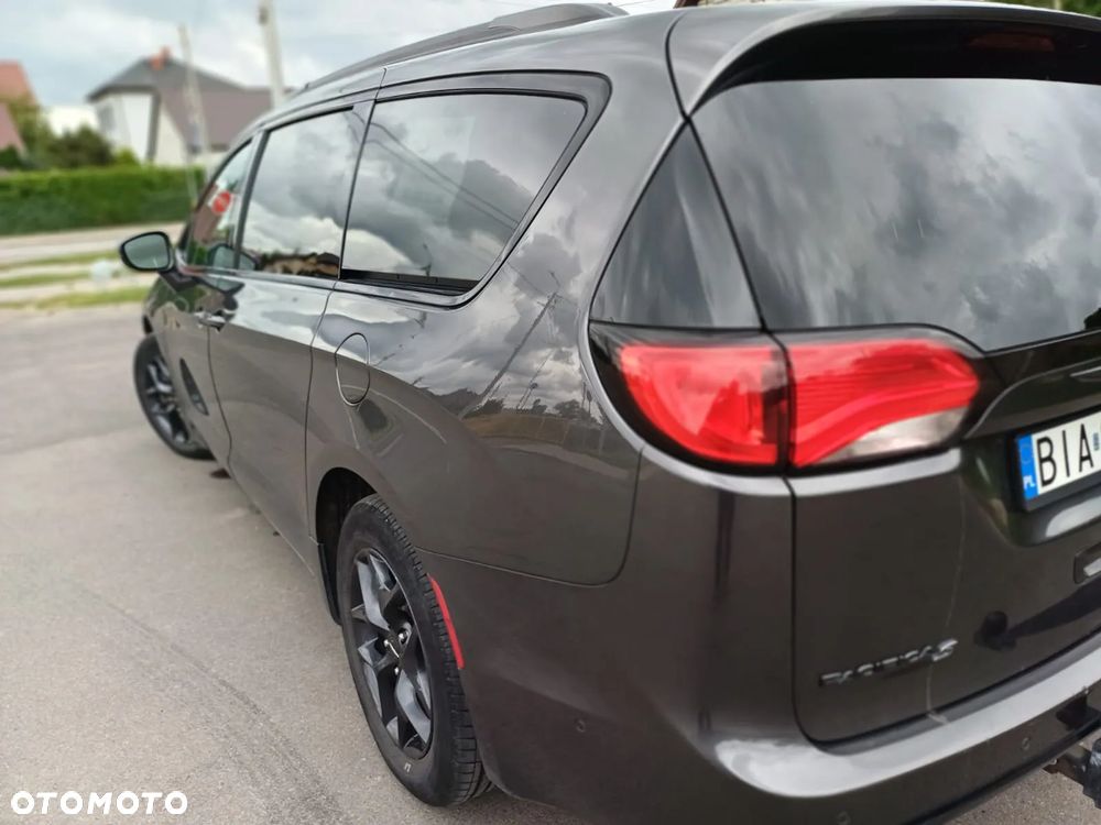 Chrysler Pacifica - 4