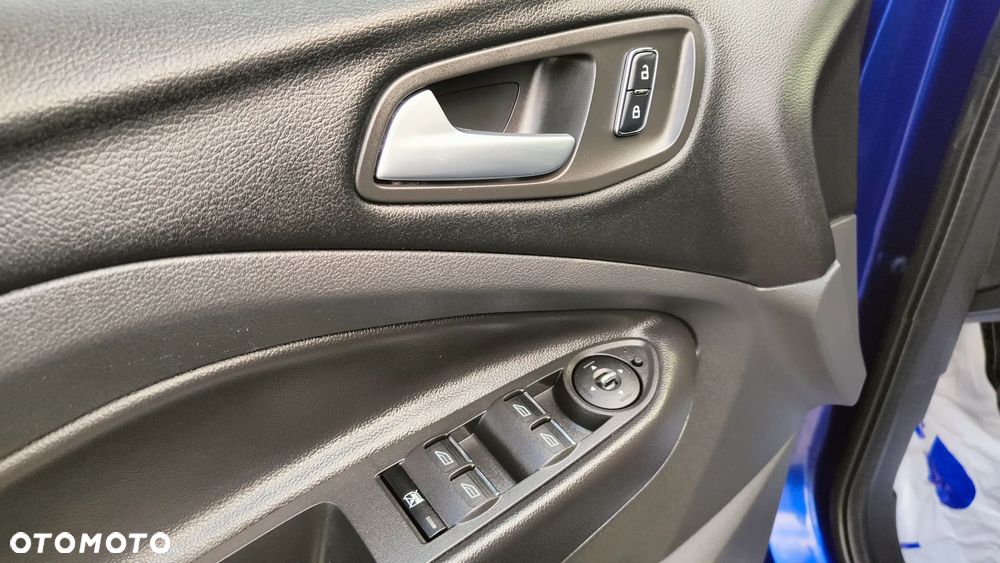Ford Kuga 2.0 TDCi 2x4 Titanium - 18