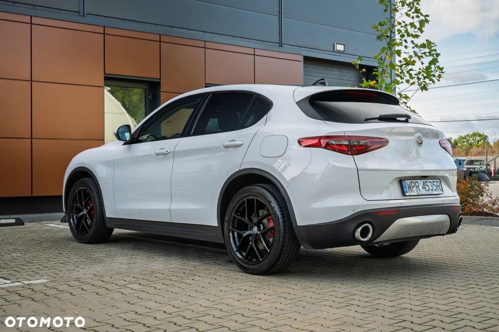 Alfa Romeo Stelvio - 4