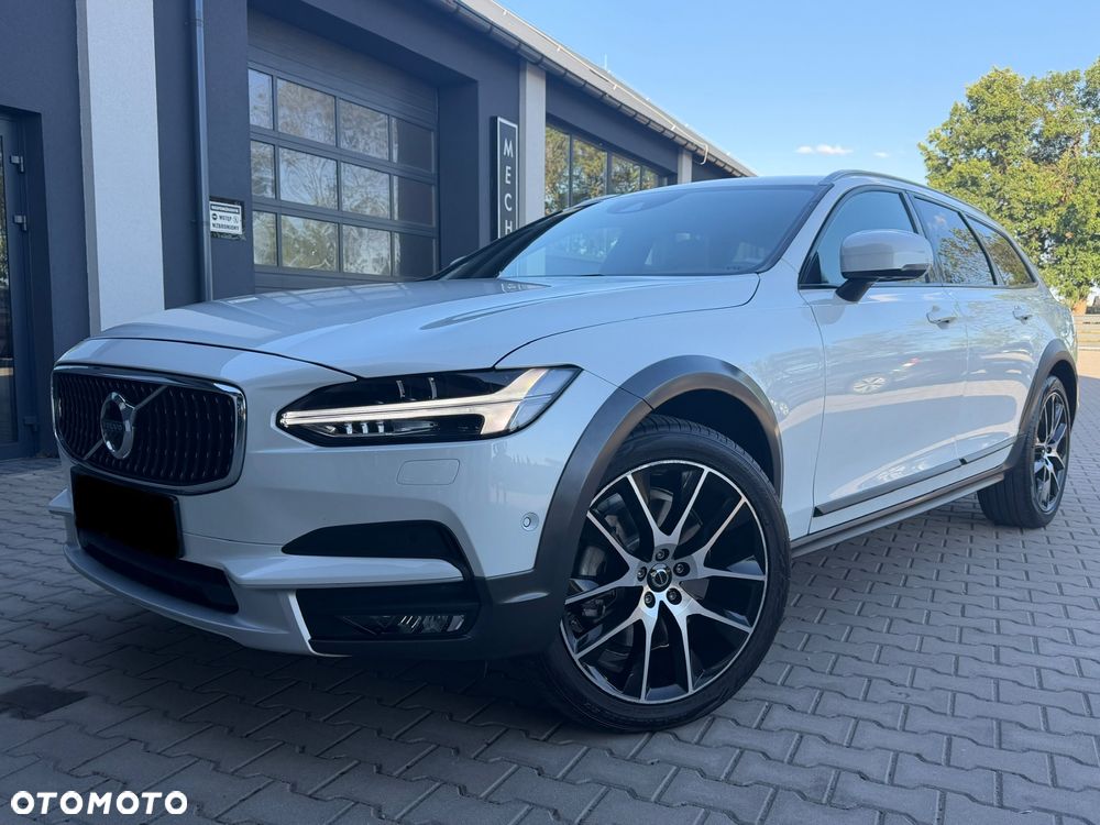 Volvo V90 Cross Country - 1