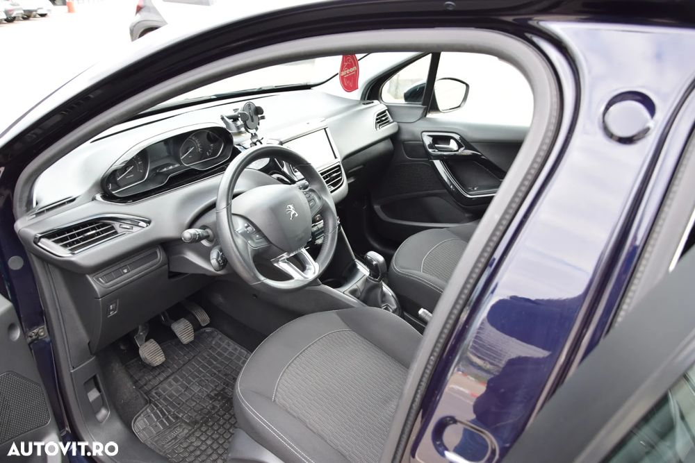 Peugeot 208 1.2 L PureTech Active - 5