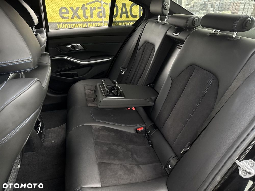 BMW Seria 3 320d xDrive - 23