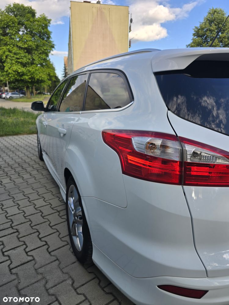 Ford Focus 1.6 EcoBoost Gold X (Trend) - 29
