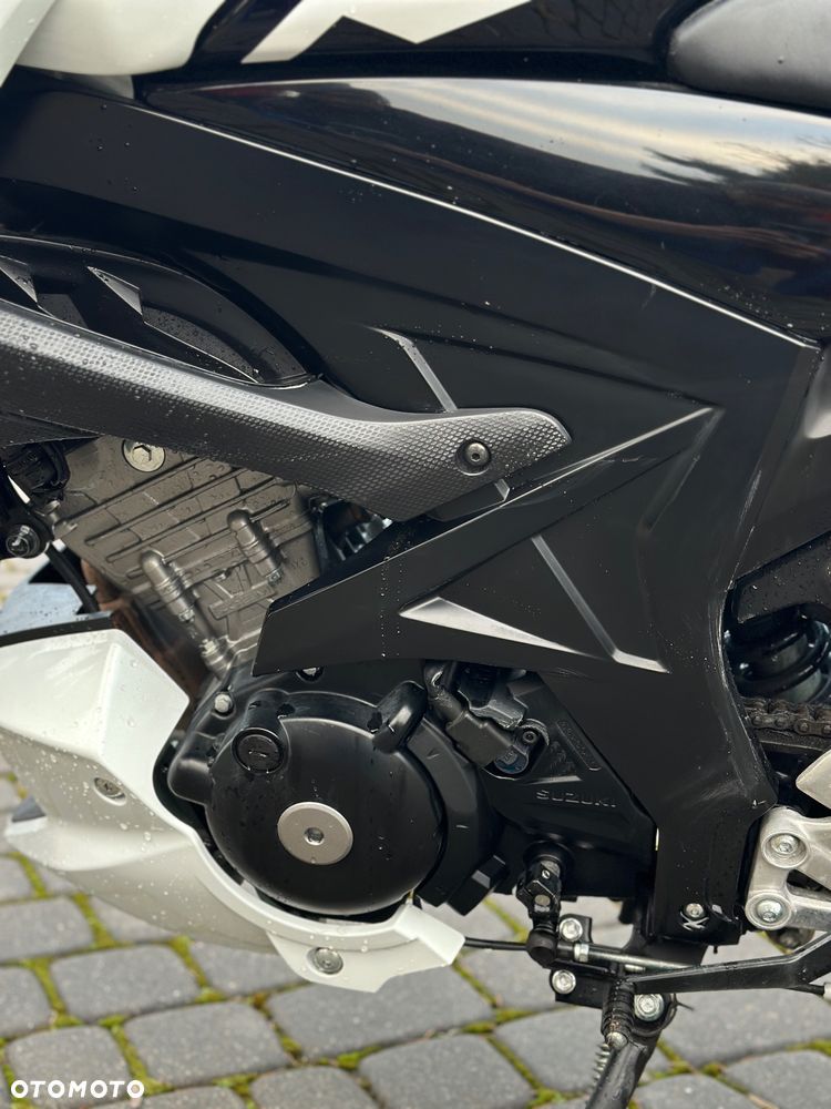 Suzuki GSX - 18