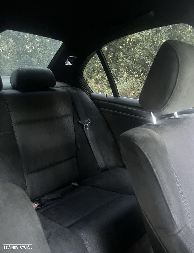 BMW 320 d Touring - 7