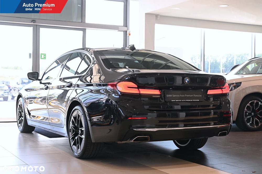 BMW Seria 5 540i xDrive mHEV Luxury Line - 22