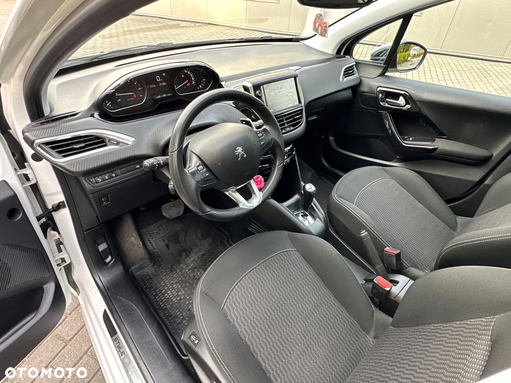 Peugeot 208 - 21