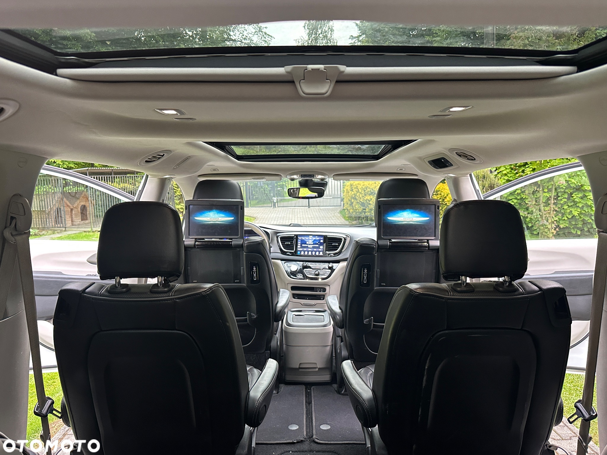 Chrysler Pacifica - 12