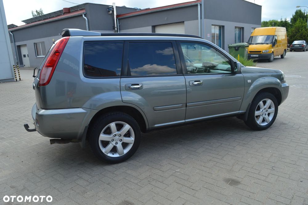 Nissan X-Trail 2.2 dCi 4x4 DPF Comfort - 8