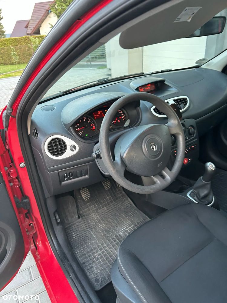 Renault Clio 1.2 16V 75 Expression - 12