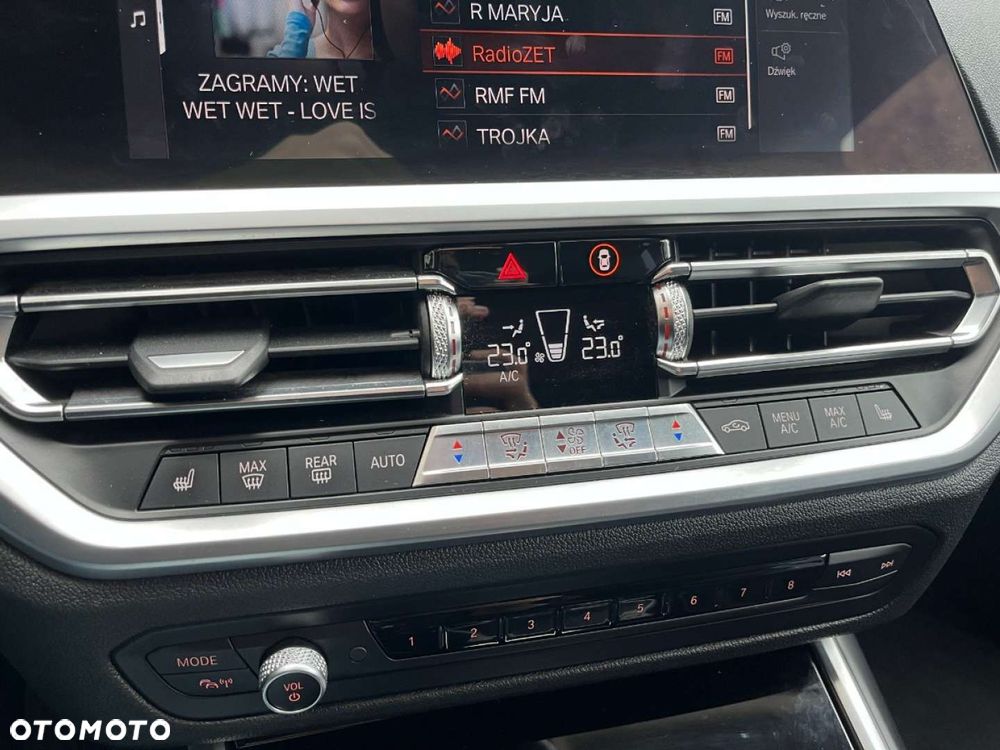 BMW Seria 3 330i - 23