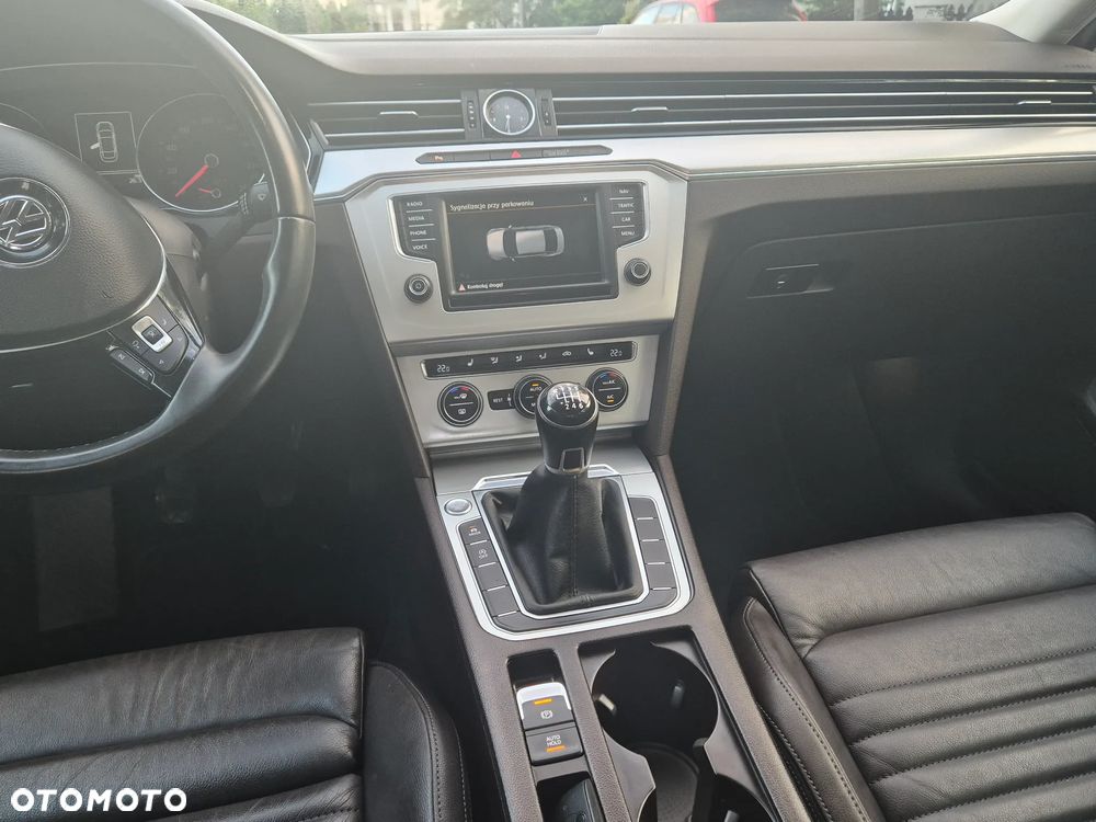 Volkswagen Passat 2.0 TDI (BlueMotion Technology) Highline - 12