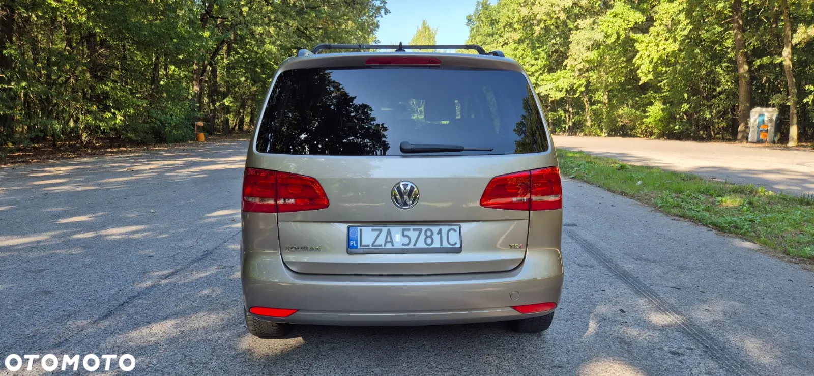 Volkswagen Touran 1.6 TDI DPF BlueMotion Technology DSG Highline - 11
