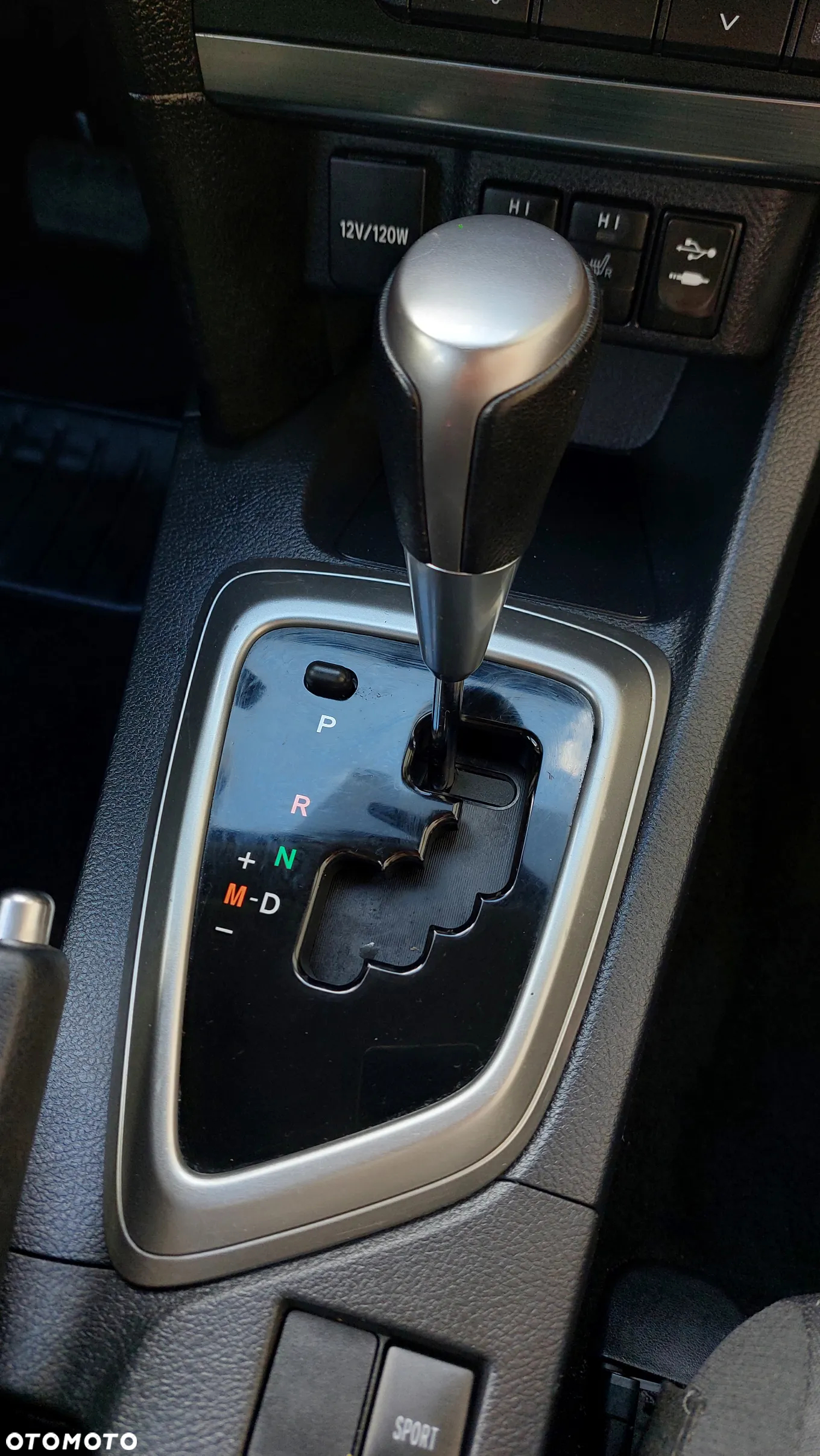 Toyota Auris 1.6 Premium MS - 24