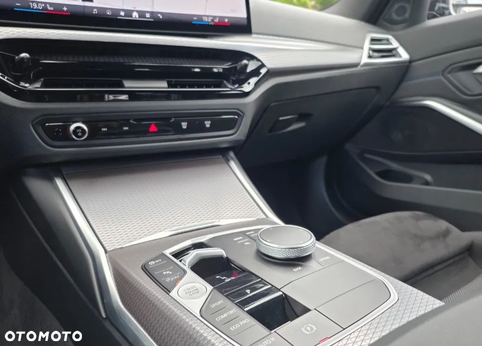 BMW Seria 3 330i xDrive M Sport - 20