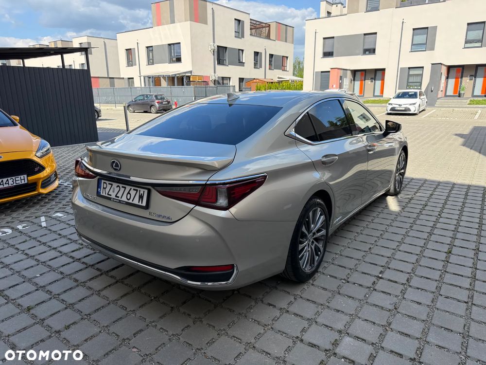 Lexus ES 300h Prestige - 4