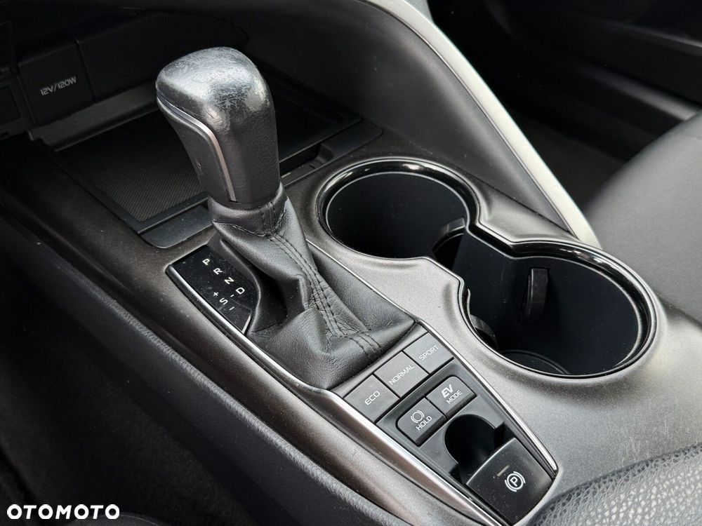 Toyota Camry - 23