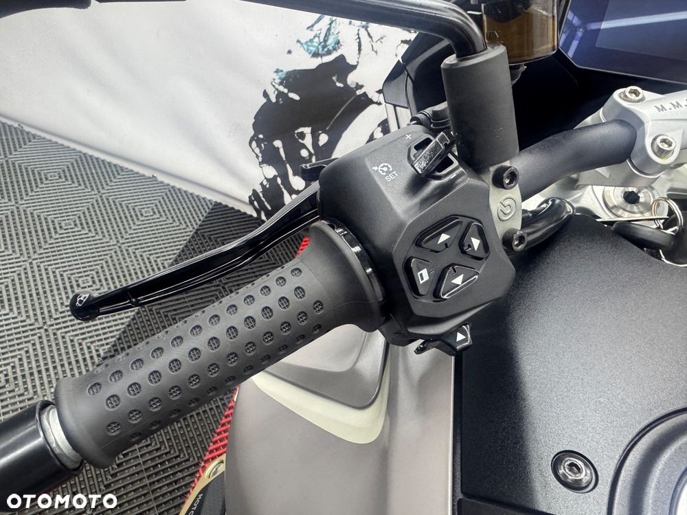 Moto Guzzi V100 Mandello - 24