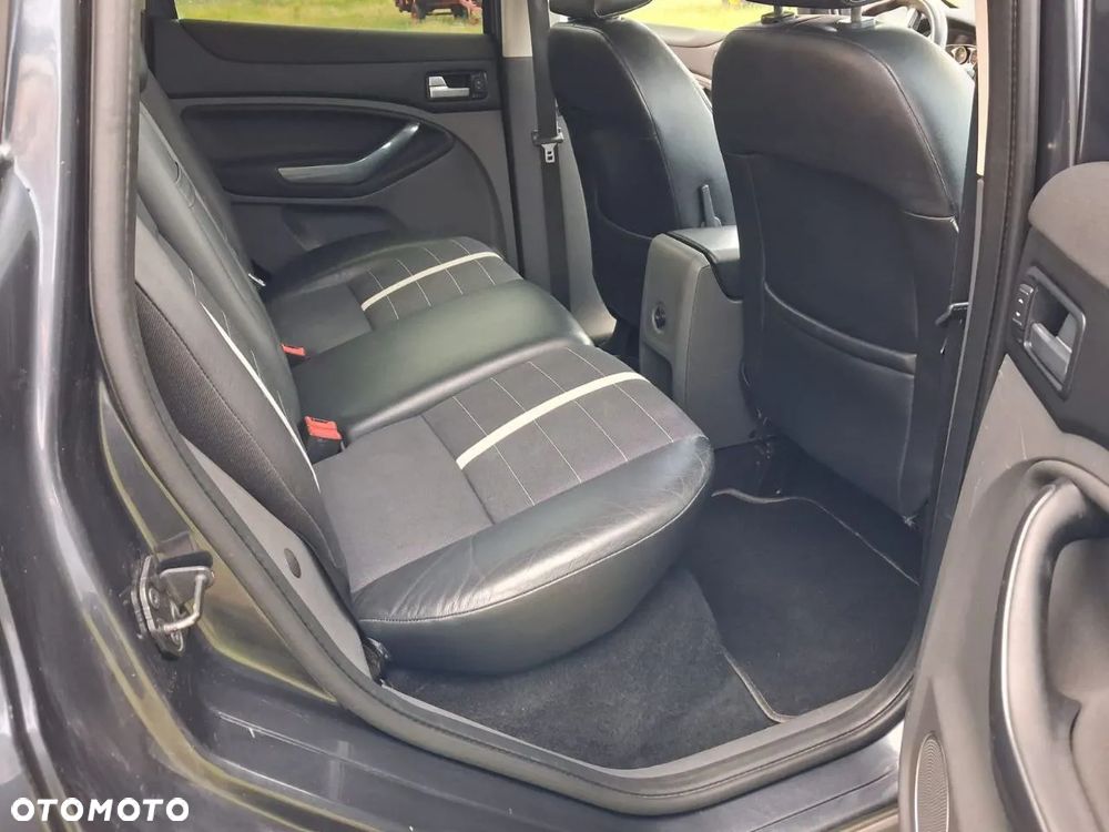 Ford Kuga - 8