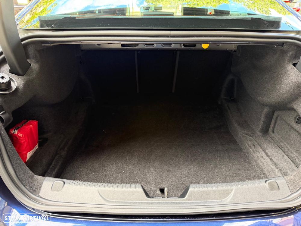 Jaguar XE 2.0 D R-Sport Aut. - 36